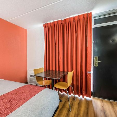 Motel 6-Henderson, Tx Bagian luar foto