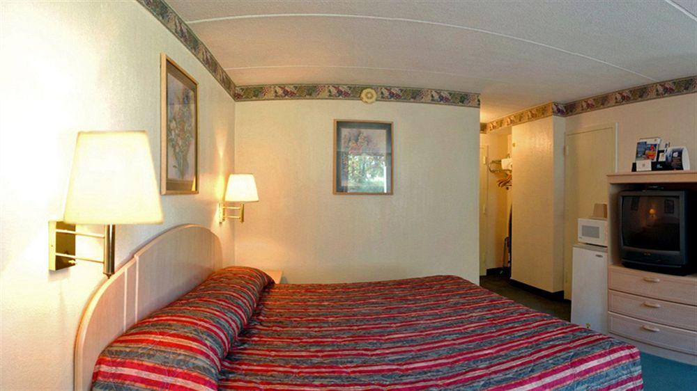 Motel 6-Henderson, Tx Bagian luar foto