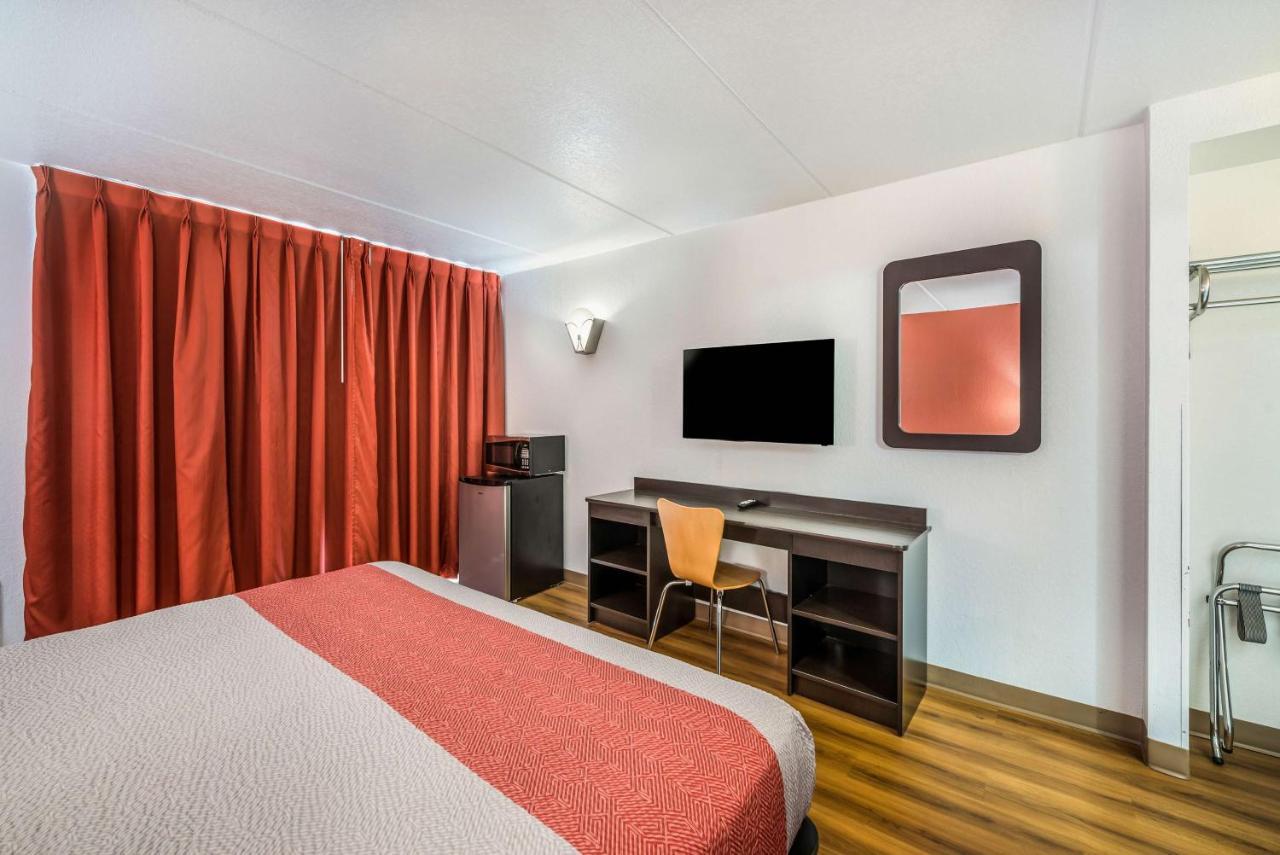 Motel 6-Henderson, Tx Bagian luar foto