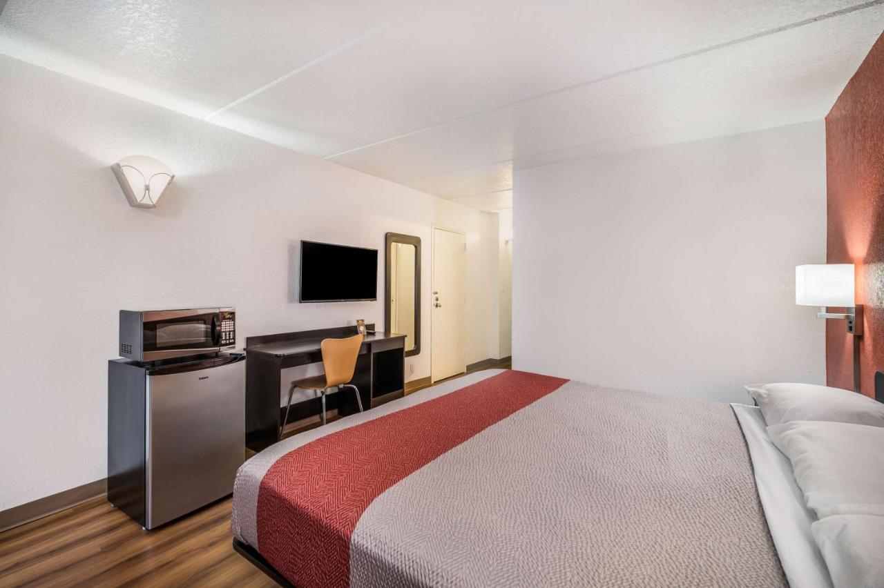 Motel 6-Henderson, Tx Bagian luar foto