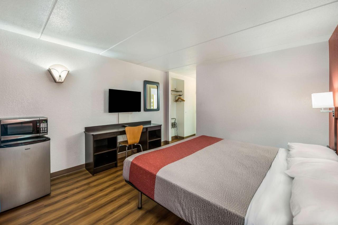 Motel 6-Henderson, Tx Bagian luar foto