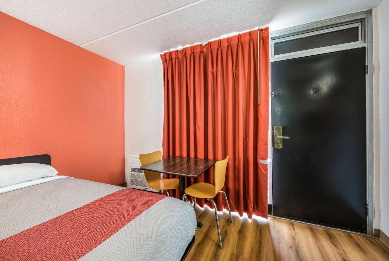 Motel 6-Henderson, Tx Bagian luar foto