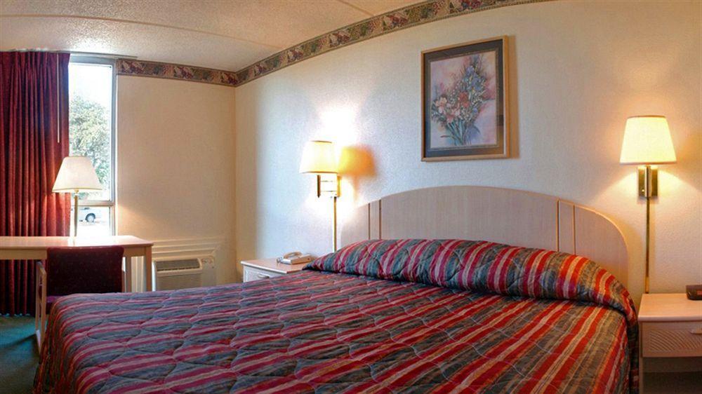 Motel 6-Henderson, Tx Bagian luar foto